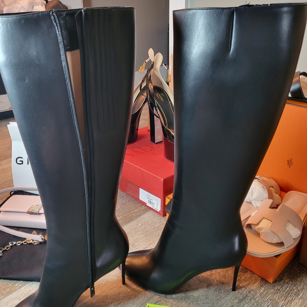 NIB louboutin eloise boots